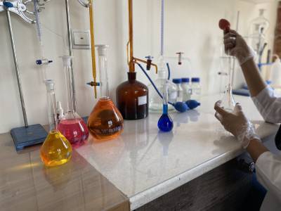 آزمایشگاه فیزیکیو شیمیایی ایمن پایش