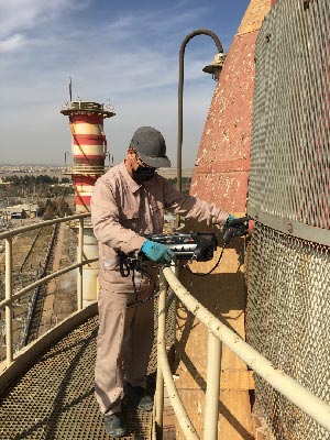 سنجش گازهای خروجی  توسط آزمایشگاه ایمن پایش